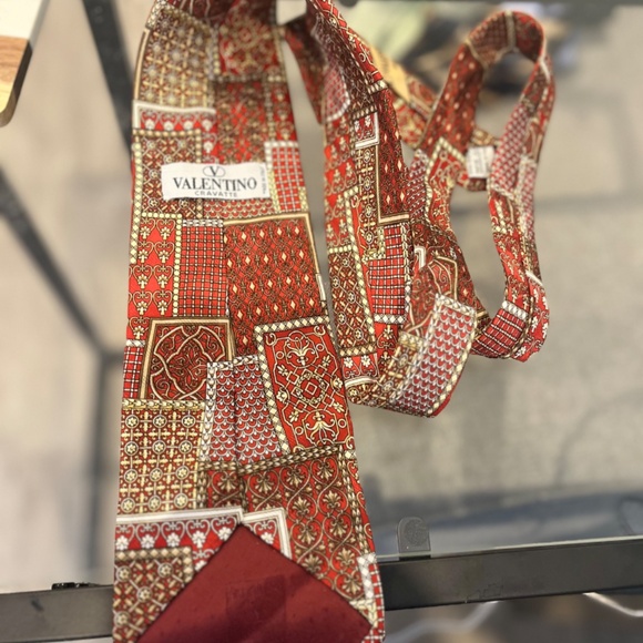 Valentino Mens  Limited edition  Designer Tie - Picture 2 of 4